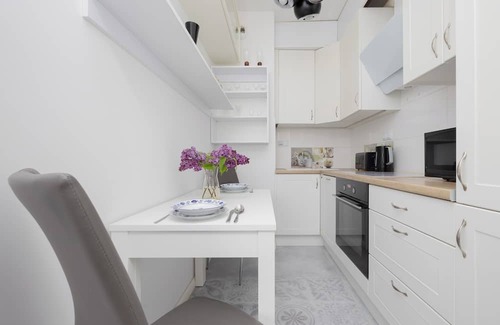 Bielany Wohnung | Charming Studio for 2 Persons by Renters