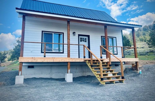 Dairy Kabine | Cabin offering privacy and a view of Mt. Shasta.