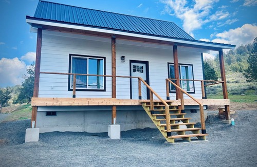 Dairy Kabine | Cabin offering privacy and a view of Mt. Shasta.