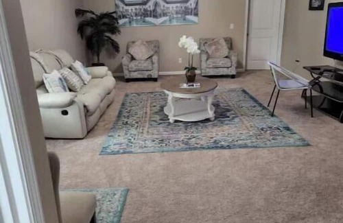 OakLeaf Plantation Haus | Restful private suite on golf course