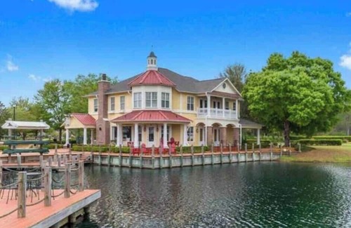 OakLeaf Plantation Haus | Restful private suite on golf course