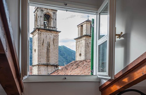 Kotor Old Town Wohnung | 3 Bedroom Duplex Apartment with Magnificent View over St Tripun Cathedral