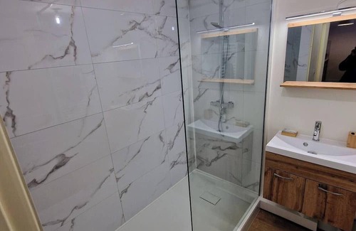 Centre Ville Wohnung | Modern apartment - free, private and secure parking