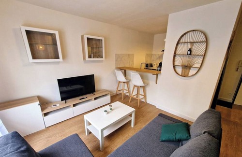 Centre Ville Wohnung | Modern apartment - free, private and secure parking