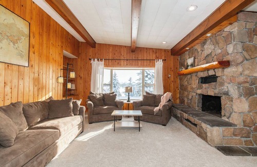 Bozeman Haus | Serene Pet Friendly, Fully Fenced 1 Acre 4BR 1.5BA Home With Privacy and Views