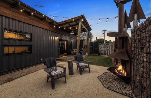 St Leonards Kabine | A quirky yet functional 40ft shipping container.