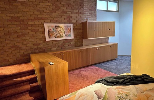 Ringwood Haus | Architect designed large 3/4 bedroom home in a private court close to Eastland