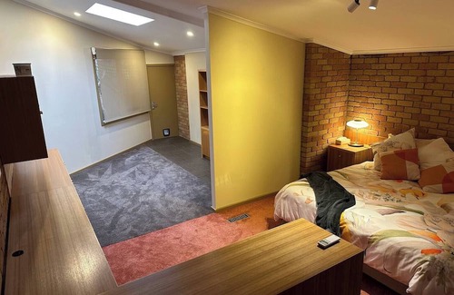 Ringwood Haus | Architect designed large 3/4 bedroom home in a private court close to Eastland