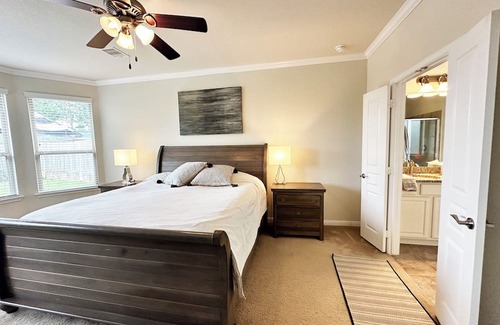 Tomball Haus | Refreshing 4bdr home w Pool!