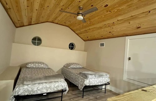 Naples Kabine | The DDD - Triple D Duplex Fishing Lodge