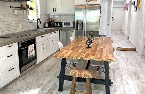East End Haus | Rustic 3 bedroom beach house, superb location