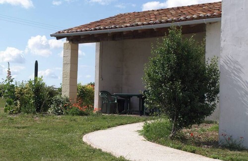 Brives-sur-Charente Wohnung | La Treille, Studio Avec vue sur Jardin