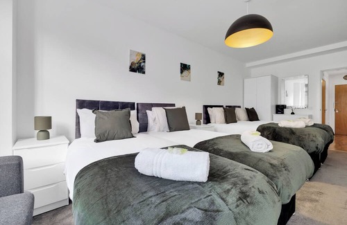 Bordesley Wohnung | Serenity Suite SLEEPS 6 FREE PARKING, Pool Table and Netflix - ELYSIUM STAYS