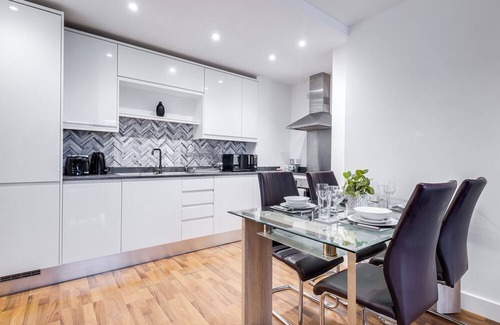 Bordesley Wohnung | Serenity Suite SLEEPS 6 FREE PARKING, Pool Table and Netflix - ELYSIUM STAYS