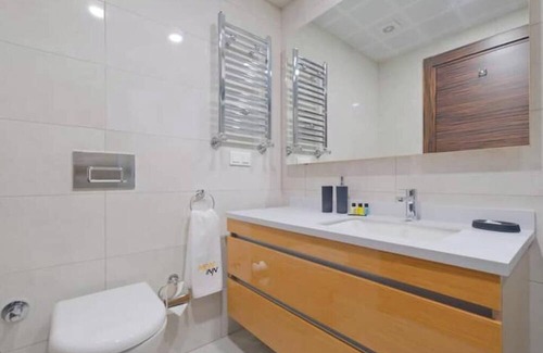 Basaksehir Wohnung | Eden - Bright Modern 2BR Apt w/ Parking & Gym