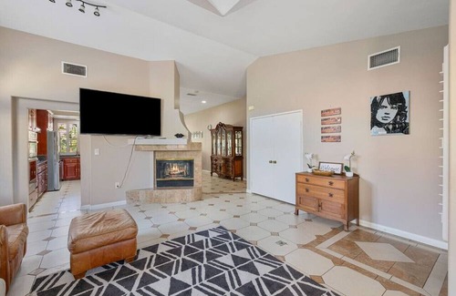 Valle Vista Haus | Breathtaking Desert Haven W/ Gazebo and Pool