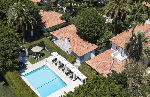 Historic Tennis Club Haus | Premium Studio 2 Queens, Avalon Hotel, Poolside Cabanas, Museums Closeby