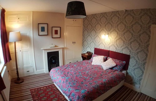 Ottery St Mary Haus | Cosy Devon Town House and Garden with BBQ
