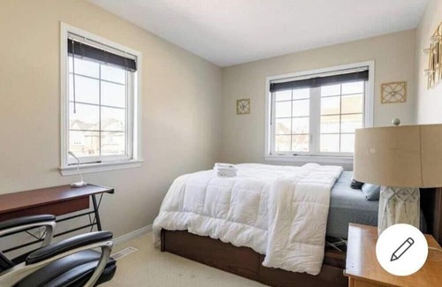Ottawa Division Haus | Mannys place