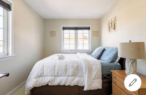 Ottawa Division Haus | Mannys place