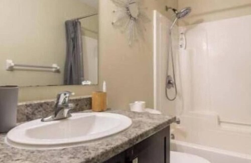Ottawa Division Haus | Mannys place