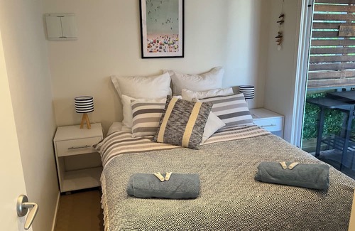 Apollo Bay Kabine | Modern bright seaside cabin in popular tourist park