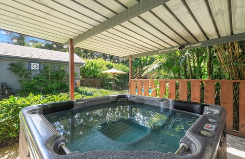 Worrowing Heights Haus | BALI BY THE BAY - JERVIS BAY - HOT SPA