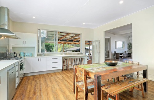 Worrowing Heights Haus | BALI BY THE BAY - JERVIS BAY - HOT SPA