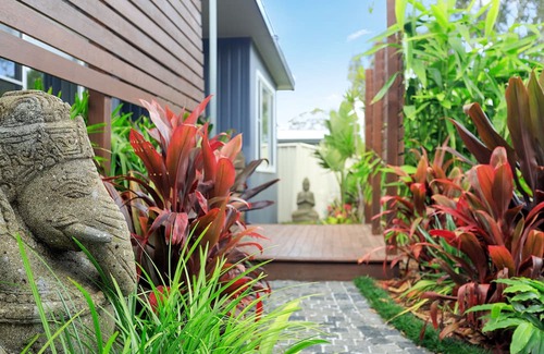 Worrowing Heights Haus | BALI BY THE BAY - JERVIS BAY - HOT SPA