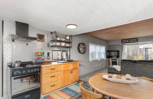 Decatur Haus | Big Run Hideaway with Hot Tub