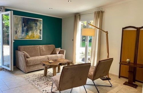Redessan Haus | Le Clos des Grenadiers-House-Family-Ensuite with Bath-Garden view
