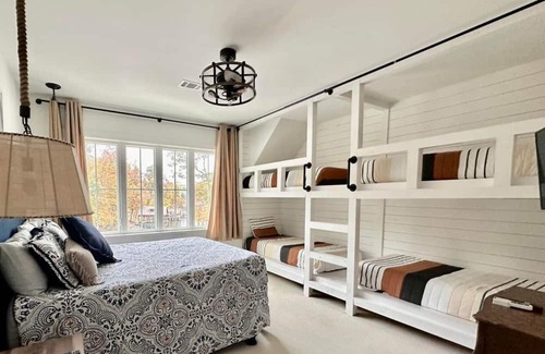 Dadeville Haus | Gorgeous Home on Lake Martin! 40 Minutes from Auburn! 🦅