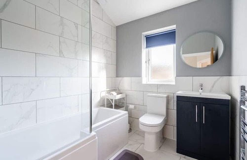 Cleeve Haus | The Oak View:Haven Retreat Bristol in Countryside