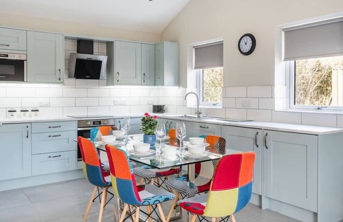 Cleeve Haus | The Oak View:Haven Retreat Bristol in Countryside