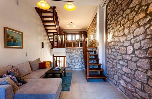 Paralio Astros Haus | Beachfront Astros Villa - Dukes Seaside Haven