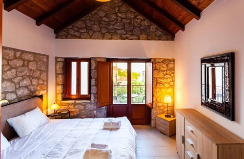 Paralio Astros Haus | Beachfront Astros Villa - Dukes Seaside Haven