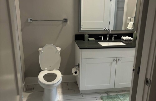 Old Town North Wohnung | Floor to Ceiling Windows! Rooftop, Swimming Pool plus more..Your cozy getaway