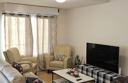 Durham Region Haus | Condo-townhouse with complementary parking and close to highway