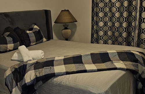 Durham Region Haus | Condo-townhouse with complementary parking and close to highway