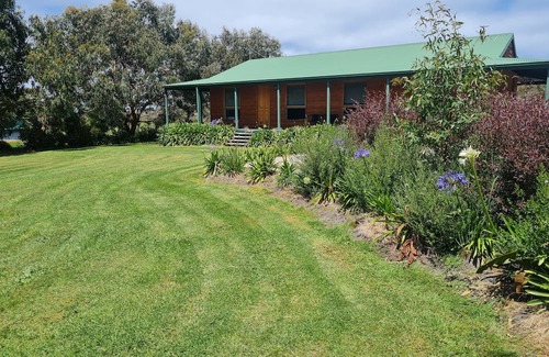 Marengo Haus | Private Retreat. Set on 1 acre. 5 min walk to the beach. Pet friendly!