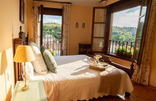 Pinilla de los Barruecos Wohnung | Apartment 'Chanin 2' with Mountain View, Private Terrace and Wi-Fi