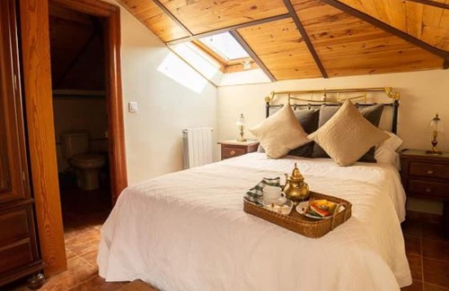 Pinilla de los Barruecos Wohnung | Apartment 'Chanin 2' with Mountain View, Private Terrace and Wi-Fi