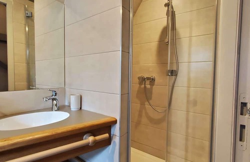 Monestier-de-Clermont Wohnung | Cosy, superbly equipped 40m2 studio, 15 minutes from the Himalayan footbridges.