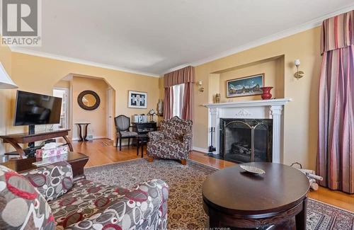Boblo Island Haus | RIVERSIDE RESORT! A COZY WATERFRONT PARADISE