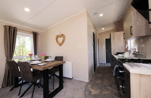 Malton Kabine | New - Water Lily Lodge Luxury Lakeside Lodge