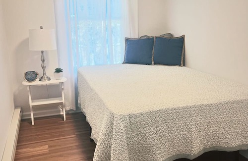 Lake Como Haus | Beautifully renovated cottage less than a mile to the beach!