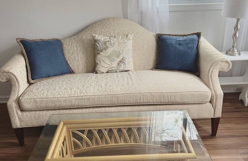 Lake Como Haus | Beautifully renovated cottage less than a mile to the beach!