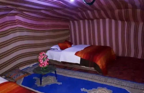 Hassilabied Wohnmobilvermietung | Primitive tent in the desert