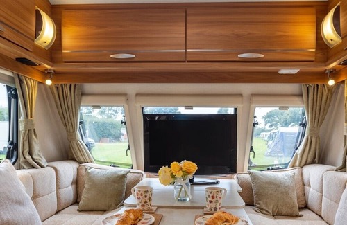 Whitchurch Haus | Luxury Lunar Caravan Sleeps 6