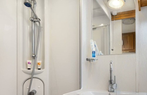 Whitchurch Haus | Luxury Lunar Caravan Sleeps 6